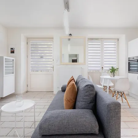 Апартаменты One Bedroom In The Centre - Sarego 16