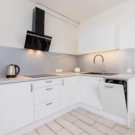 Апартаменты One Bedroom In The Centre - Sarego 16