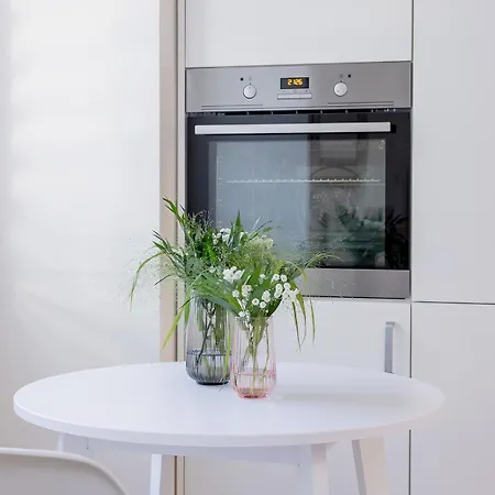 Апартаменты One Bedroom In The Centre - Sarego 16 *