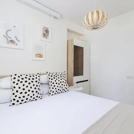 Апартаменты One Bedroom In The Centre - Sarego 16